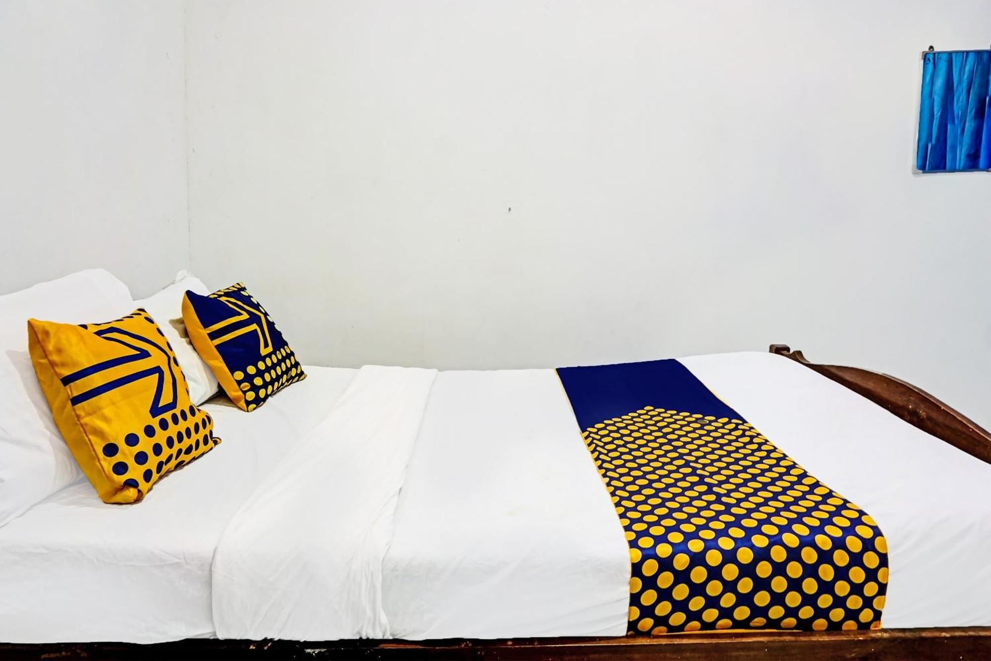 Oyo Life 91896 Kost Bu Dewi Syariah Ξενοδοχείο Pasuruan Εξωτερικό φωτογραφία