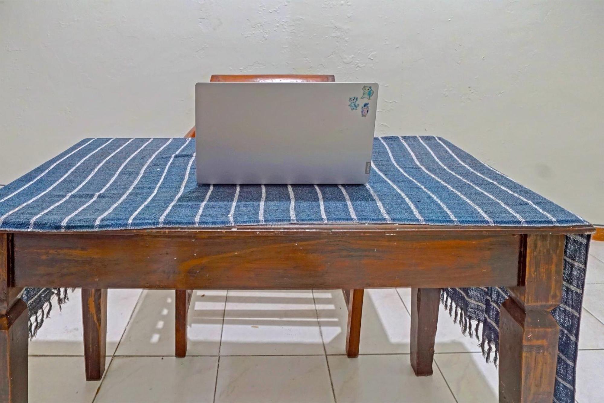 Oyo Life 91896 Kost Bu Dewi Syariah Ξενοδοχείο Pasuruan Εξωτερικό φωτογραφία