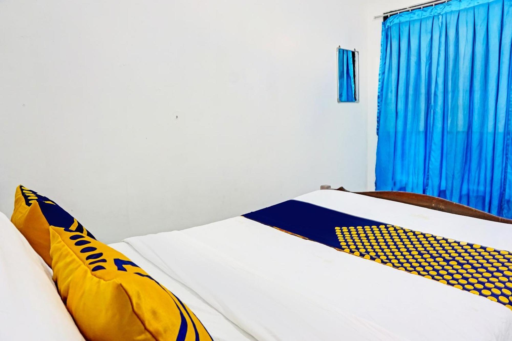 Oyo Life 91896 Kost Bu Dewi Syariah Ξενοδοχείο Pasuruan Εξωτερικό φωτογραφία